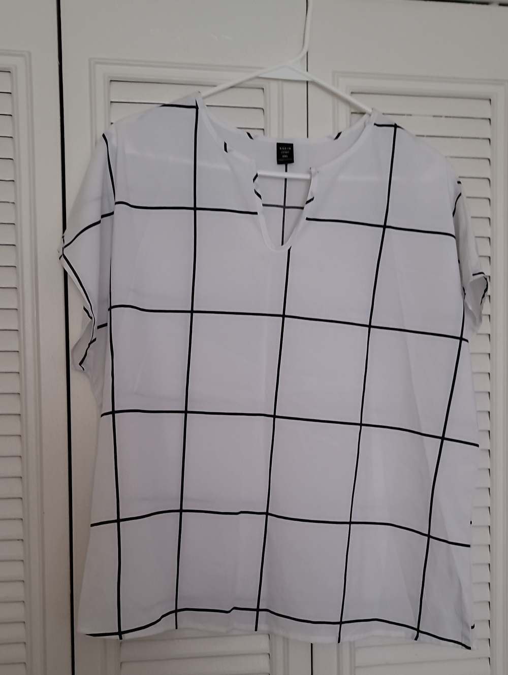 SHEIN White Grid V-Neck Blouse with Black Lines